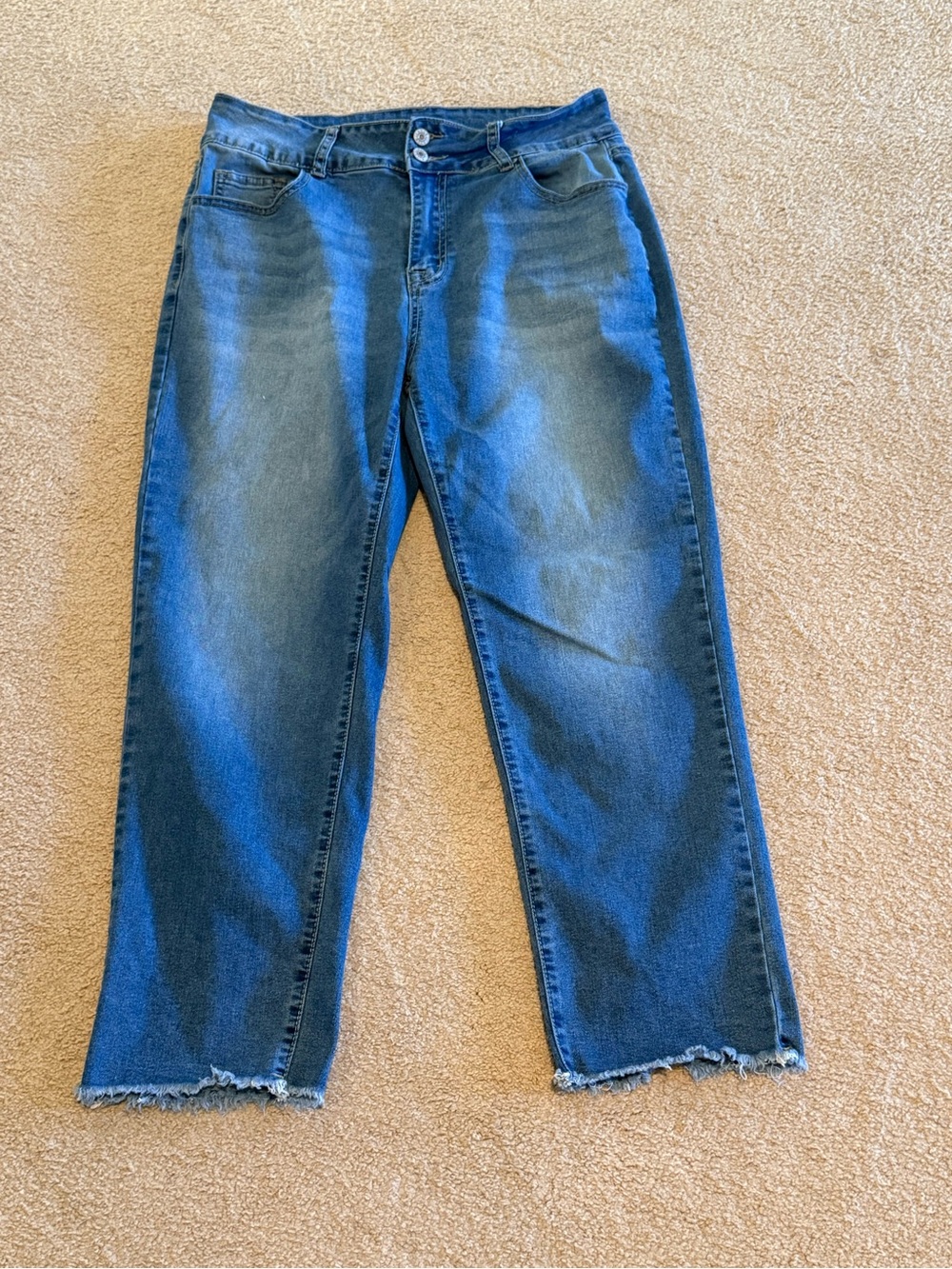 Women’s Size Large Stretch Denim Jeans Raw Hem Cropped Straight Leg
